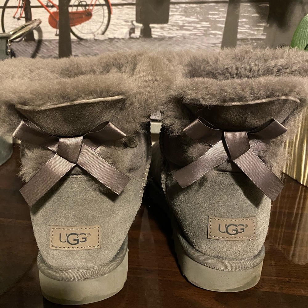 GRAY UGG BOOTS